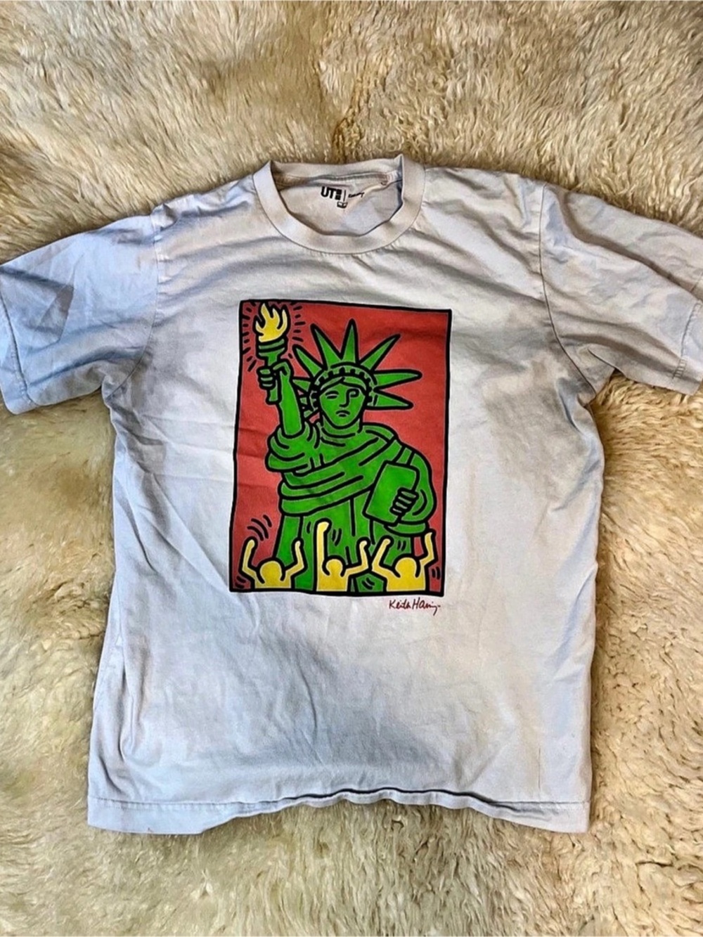 Uniqlo Keith Haring Shirt Mens Small White Statue of Liberty Graphic Tee Art